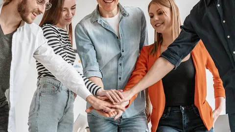 “移民局执法海报街头张贴，非法移民驱赶行动受阻”